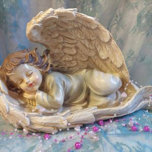 Isokokoinen Enkeli Siipien suojassa, 30 cm