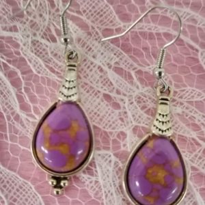 lila pisara korvakorut