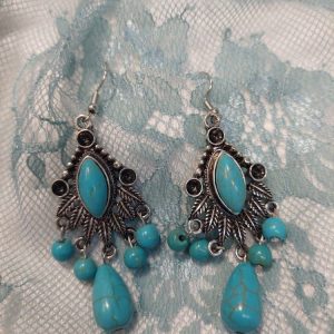 Näyttävät turkoosit korvakorut