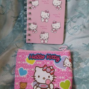 Pieni Hello Kitty -kierrevihko ja Hello Kitty -kolikkokukkaro -tarjouspaketti