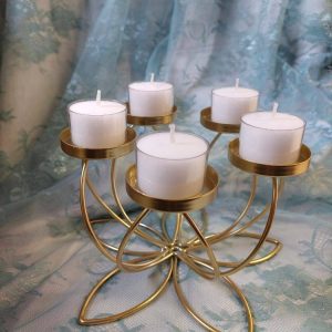 Upea Lotus -kynttelikkö