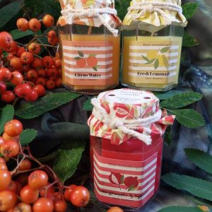 Koristeellinen tuoksukynttilä ihanassa Hillopurkissa, 8 cm