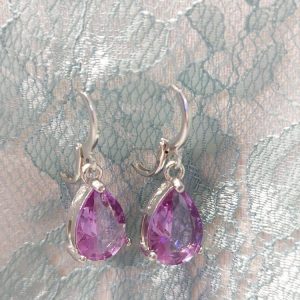 Lilat Pisara -korvakorut