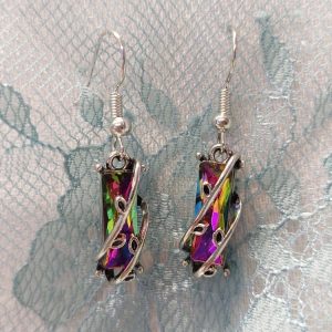 Mystiset värikkäät korvakorut