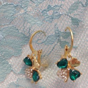 Kristalli-neliapila -korvakorut