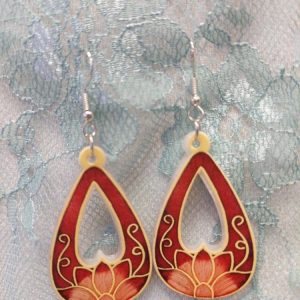 Punaiset korvakorut, Lotus