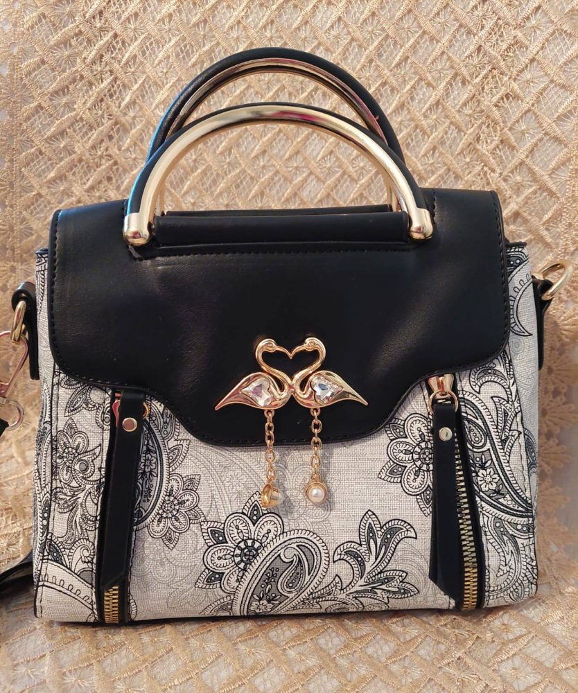 Upea, naisellinen Käsi-, Olkalaukku ihanin koristein, Kulta-timanttiset Joutsenet