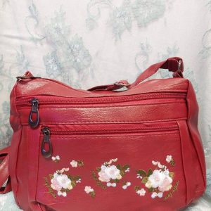 Kaunis, naisellinen Käsi-/ olkalaukku, kirjotut kukat