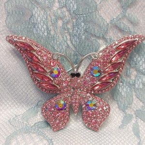 Kaunis, näyttävä ja kimalteleva Rintakoru, Vaaleanpunainen Perhonen