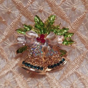 Kaunis, näyttävä kimalteinen Rintakoru, Joulun kellot