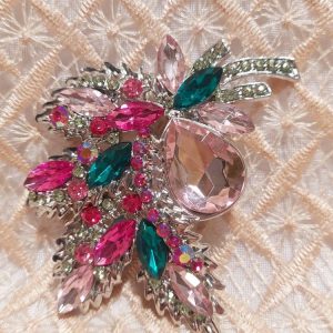 Kaunis, näyttävä ja kimalteleva Rintakoru, Jouluseppele