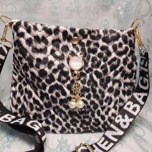 Kissamainen Olkalaukku leopardikuosilla ja kissa-koristeella