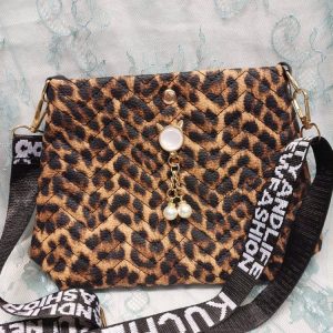 Kissamainen Käsi-, olkalaukku leopardikuosilla ja kissakoristeella