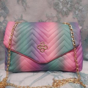 Kaunis liukuvärjätty Iltalaukku kultakoristein