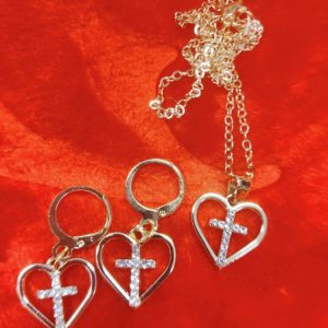 Upea Korusetti: Kaulakoru ja Korvakorut kristallisella Ristillä