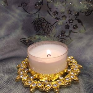 Kaunis kultainen Kristalli-tuikkukuppi