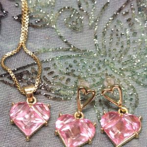 Pikkujoulusetti: Säädettävä Kaulakoru ja Korvakorut Sydänkristalleilla