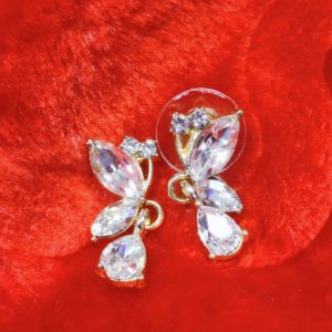 Upeat timanttiset Keijukaisen Korvakorut