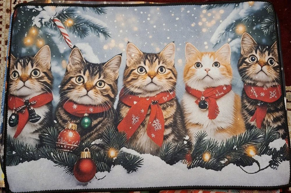 Jouluinen Pehmo-kynnysmatto jarrupohjalla, Odottavat Kissat - Image 3