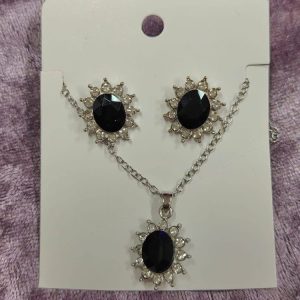 Tyylikäs Korusetti: Kaulakoru ja Korvakorut, Hopeiset Tähdet mustalla kivellä