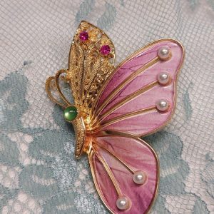 Kaunis, herkkä Rintakoru, Vaaleanpunainen Perhonen helmillä