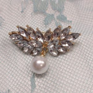 Kaunis Rintakoru, Kristallilehdet Helmellä