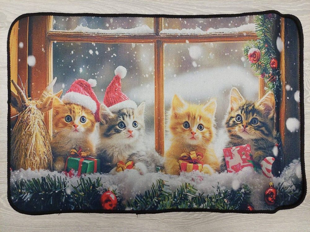 Jouluinen Kynnysmatto, Kissat ikkunan takana