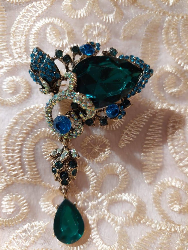 Näyttävä Rintakoru, Smaragdinvihreä unelma