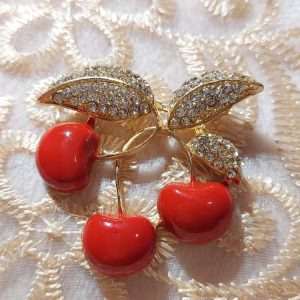 Mehukas Rannekoru, Kirsikat Kristallilehdillä