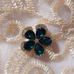 Kaunis Rintakoru, kimalteleva vihreä Kukkanen