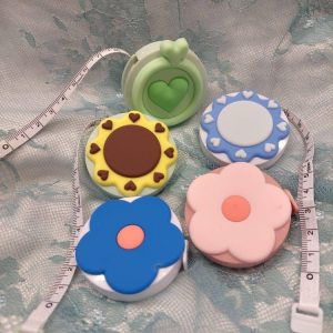 Kaunis ja käytännöllinen Mittanauha kuvioilla, 150 cm