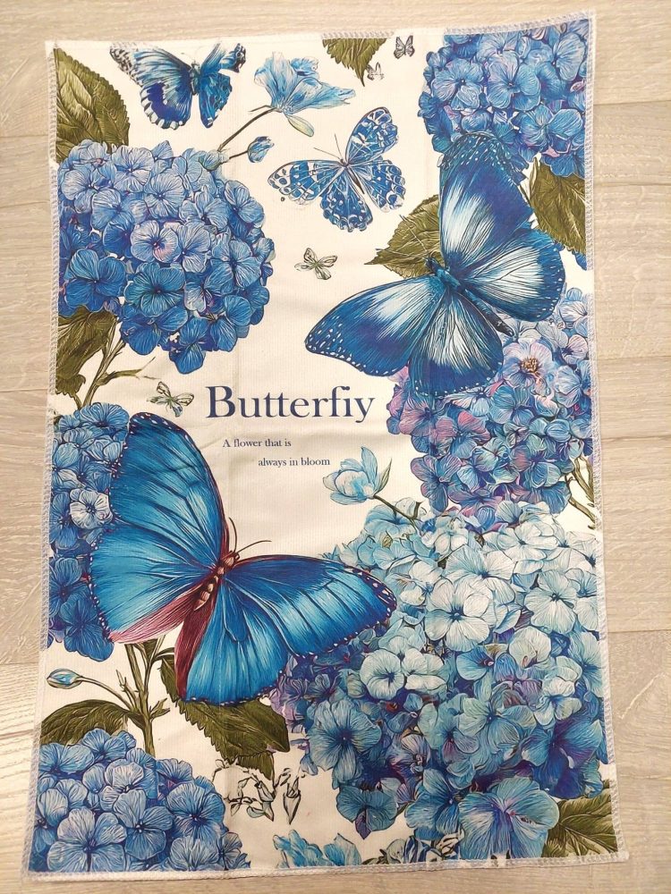 Kaunis ja pehmeä Käsipyyhe, Kotipihan sireenit ja perhoset