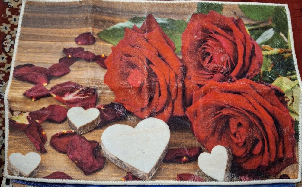 Kaunis Pehmo-kynnysmatto jarrupohjalla, Tulipunaiset Ruusut ja Sydämet