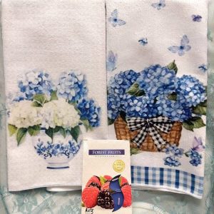 Sinivalkoista -Tarjouspaketti: 2 kpl pehmeää Käsipyyhettä + Tuoksutuikut, 6 kpl