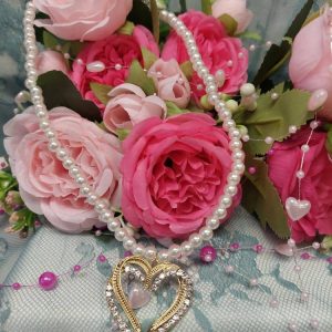 Kaunis säädettävä Helmikaulanauha Sydän -riipuksilla