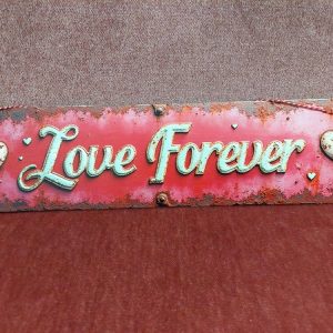 Pitkä nostalginen Rakkauden -tienviitta