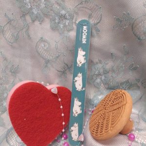 Muumiystävyyttä -Tarjouspaketti: Muumi-kynsiviila + marokkolainen savi-Jalkaraspi/ hieroja + Sydän-pesusieni