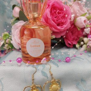 Luksusta Ystävälle -Tarjouspaketti: Eua de Toilette, Lotus + Korvakorut