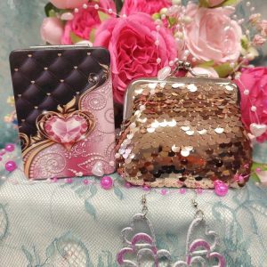 Sinä olet minun aarteeni -Tarjouspaketti: Paljettikukkaro, Kaksiosainen Peili, Sydänkorvakorut