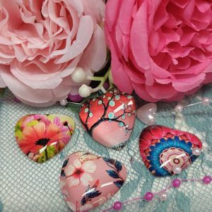 Kauniit lasipintaiset kuviolliset Huolisydämet, 4 kpl