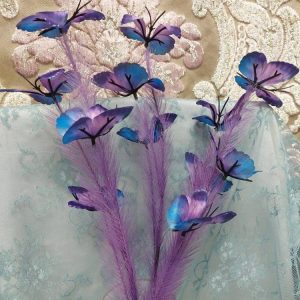 Kaunis Kestokukka, pitkä Höyhenoksa Perhosilla, violetti