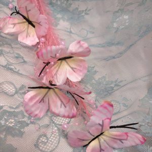 Kaunis Kestokukka, pitkä Höyhenoksa Perhosilla, vaaleanpunainen