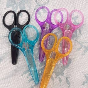 Kätevät ja hyvät Matkasakset suojakotelolla