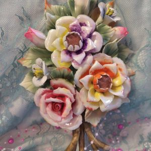 Upea käsintehty Posliini-Kukkavihko, koko XL, Lahjarasiassa