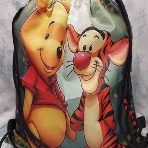 Suloinen, kosteudenkestävä, reilunkokoinen Nalle Puh -Jumppapussi