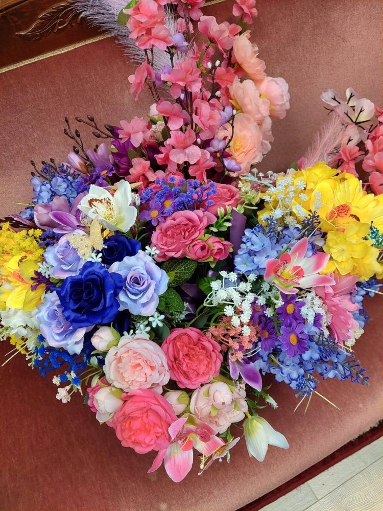 Upea valmis Kestokukka-asetelma kaikilla ihanuuksilla, Runsas kauneus - Image 7