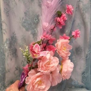 Kaunis valmis Kestokukka-asetelma, Hempeää vaaleanpunaista ja persikkaa