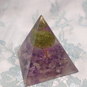 Orgoniittipyramidi Elämänpuulla, Ametisti, Aventuriini