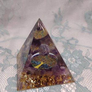 Orgoniittipyramidi Elämänpuulla, Ametisti