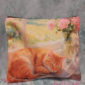 Kaunis pellavainen Kosmetiikkapussi, Kissa auringon paisteessa